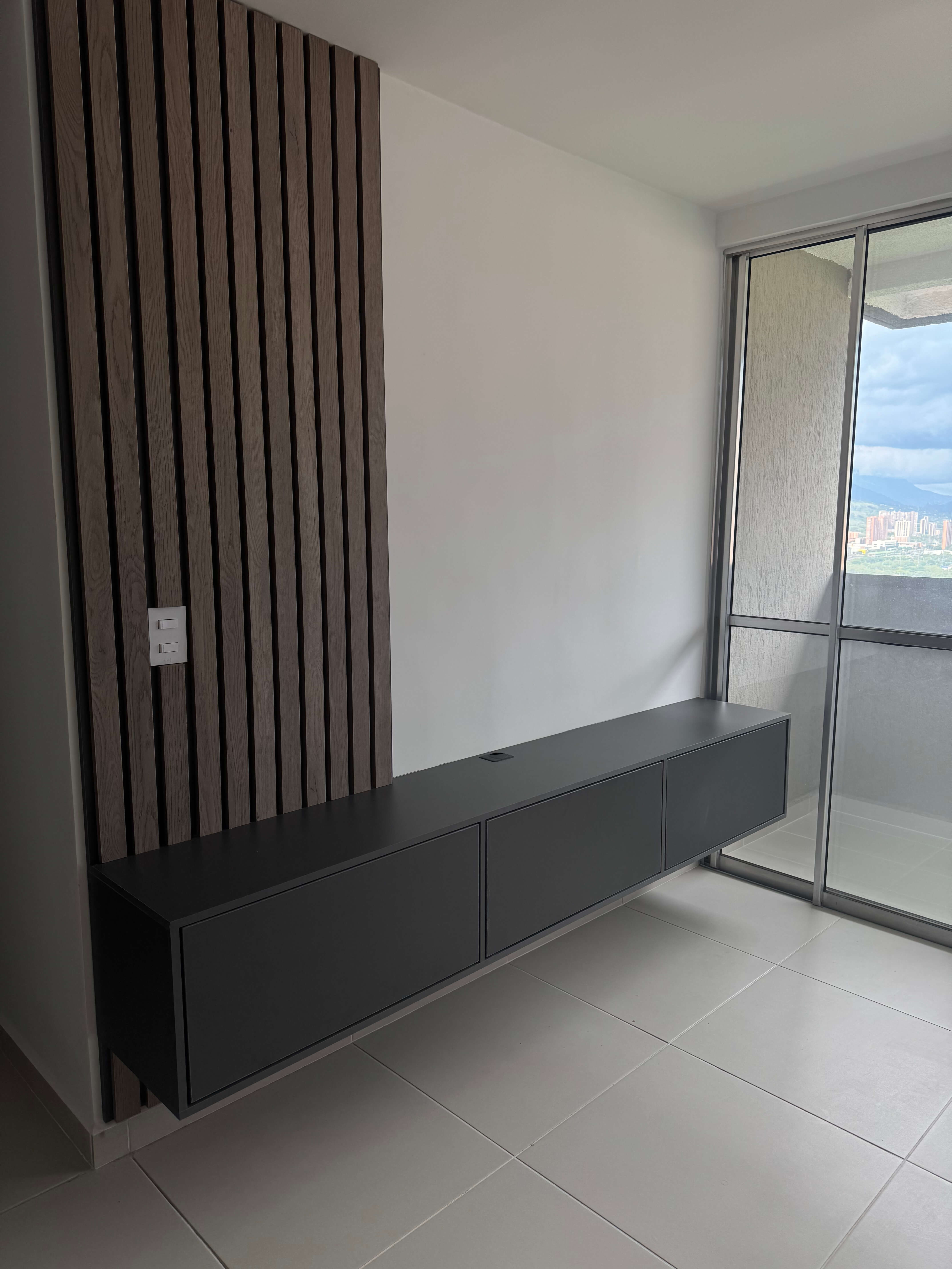 Diseño de Centros de Entretenimiento en Medellín: Soluciones Personalizadas con Madera RH e Iluminación Premium Diseño de Centros de Entretenimiento en Medellín: Soluciones Personalizadas con Madera RH e Iluminación Premium